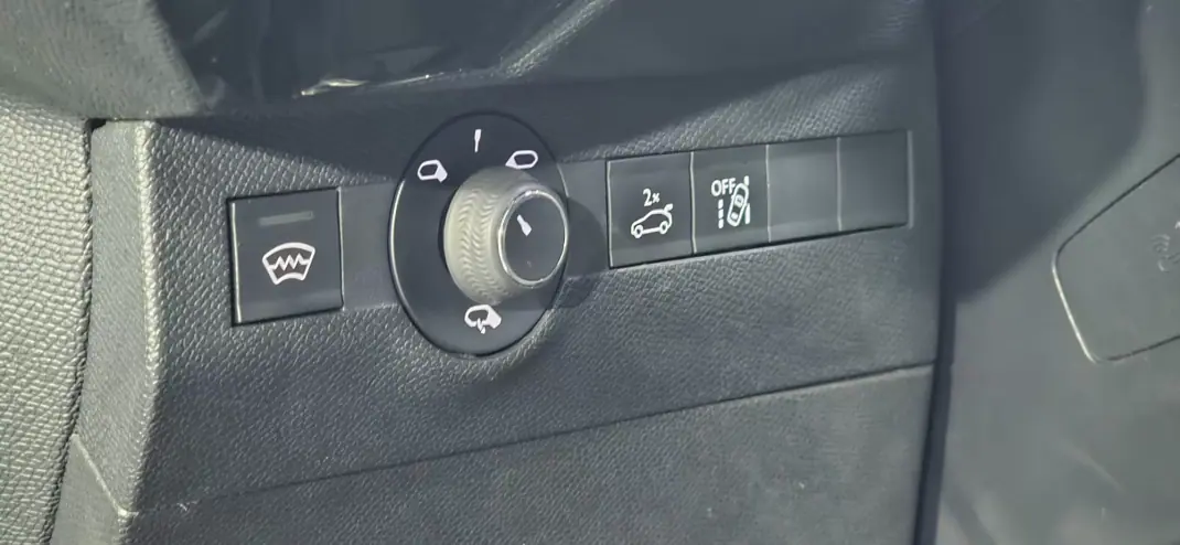 DS DS7 Crossback 2019 - 20990 EUR, 170000 km - AUTO.MOTO.pt - 170000km - foto 30 de 59