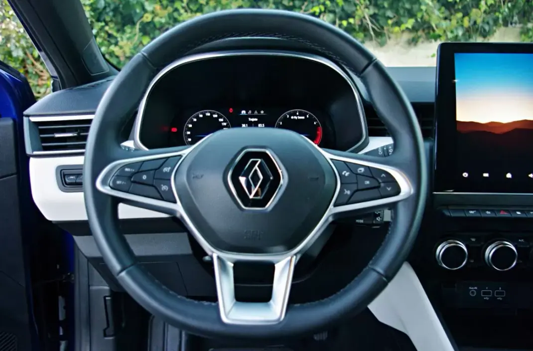 Renault Clio 2023 - 18900 EUR, 26048 km - AUTO.MOTO.pt - 26048km - foto 29 de 40