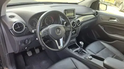 Mercedes-Benz B 180 2014 - 13890 EUR, 141469 km - AUTO.MOTO.pt - 141469km - foto 25 de 43