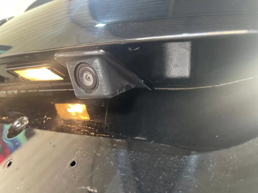 Peugeot 208 2018 - 8899 EUR, 106000 km - AUTO.MOTO.pt - 106000km - foto 23 de 42