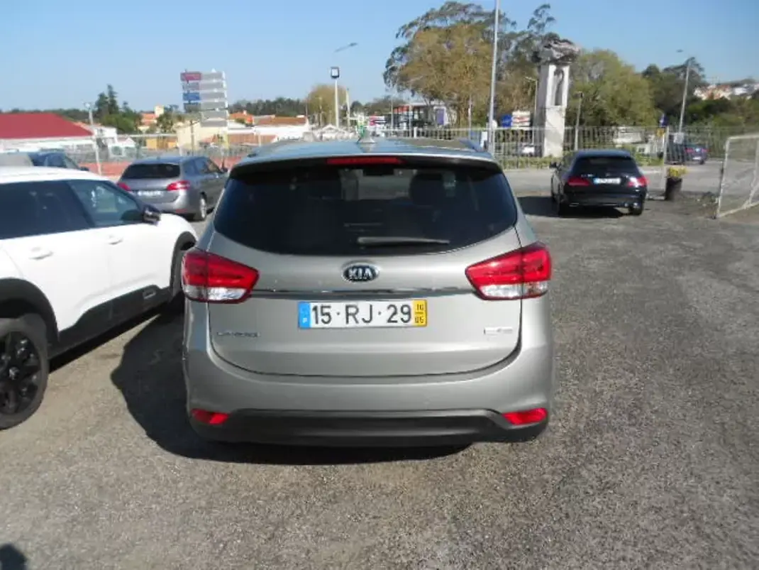 Kia Carens 2016 - 11500 EUR, 228300 km - AUTO.MOTO.pt - 228300km - foto 6 de 11