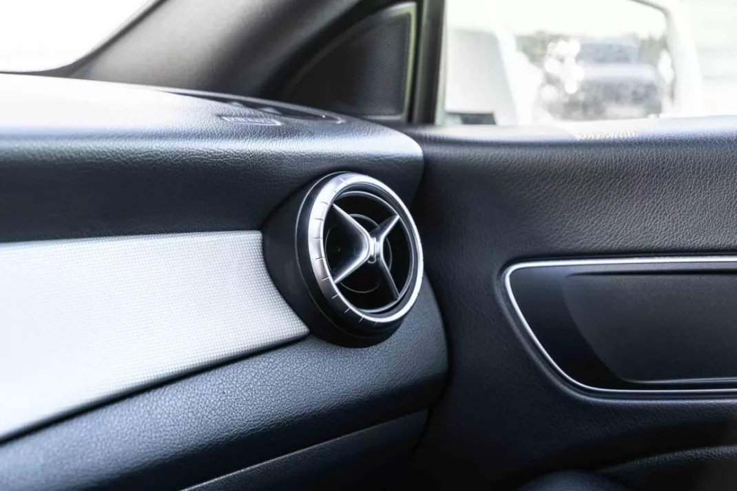 Mercedes-Benz CLA 180 2019 - 22990 EUR, 188150 km - AUTO.MOTO.pt - 188150km - foto 16 de 35