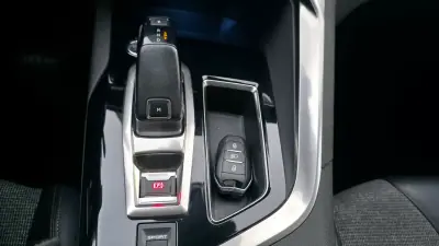 Peugeot 3008 2018 - 16990 EUR, 131000 km - AUTO.MOTO.pt - 131000km - foto 21 de 23
