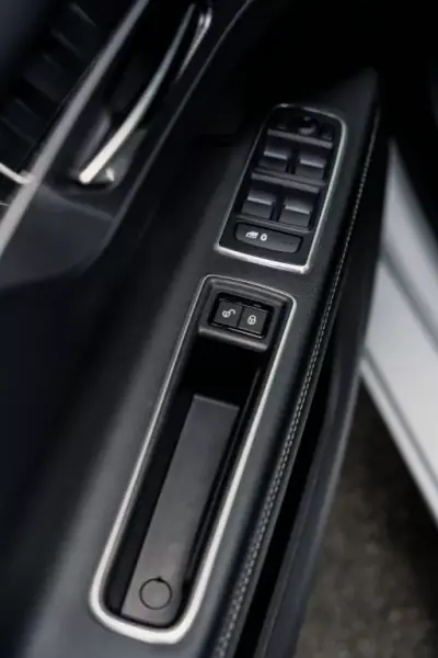 Jaguar XF 2017 - 24990 EUR, 145800 km - AUTO.MOTO.pt - 145800km - foto 48 de 55