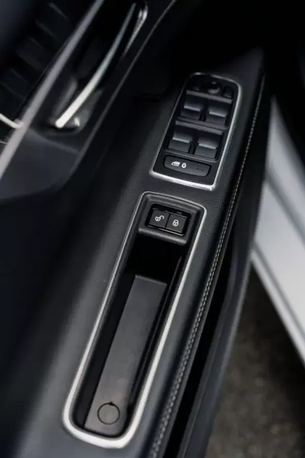 Jaguar XF 2017 - 22990 EUR, 145800 km - AUTO.MOTO.pt - 145800km - foto 48 de 55