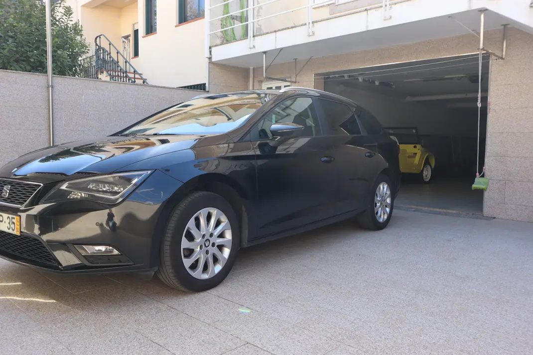 SEAT Leon ST 2014 - 11000 EUR, 199000 km - AUTO.MOTO.pt - 199000km - foto 1 de 12