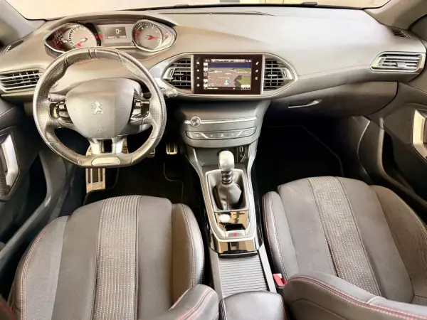 Peugeot 308 2017 - 13490 EUR, 166207 km - AUTO.MOTO.pt - 166207km - foto 10 de 21