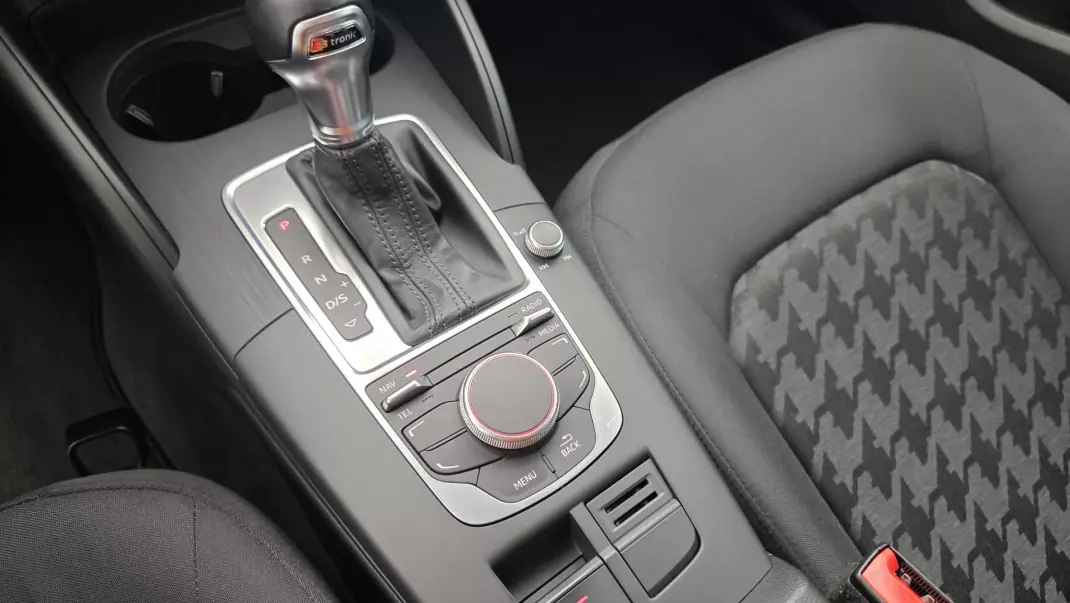 Audi A3 Sportback 2016 - 11900 EUR, 253264 km - AUTO.MOTO.pt - 253264km - foto 40 de 55