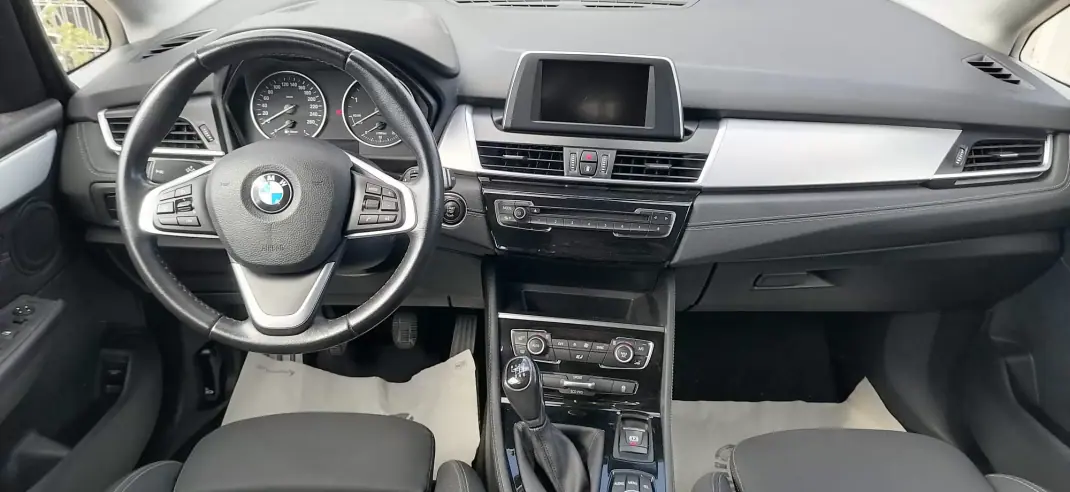 BMW 216 Active Tourer 2017 - 16600 EUR, 93120 km - AUTO.MOTO.pt - 93120km - foto 6 de 13