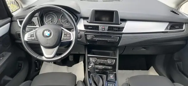 BMW 216 Active Tourer 2017 - 16600 EUR, 93120 km - AUTO.MOTO.pt - 93120km - foto 6 de 13
