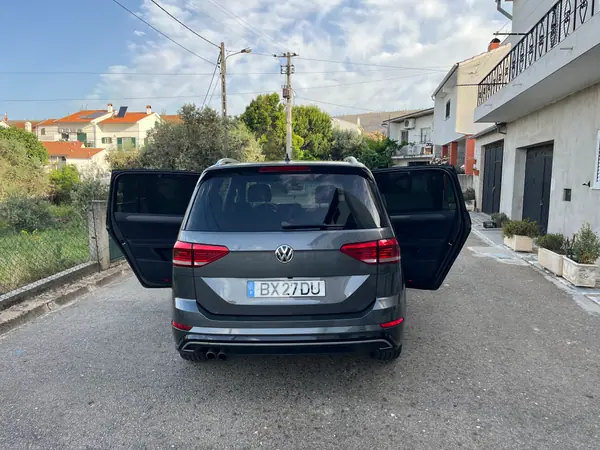 Volkswagen Touran 2017 - 19000 EUR, 135000 km - AUTO.MOTO.pt - 135000km - foto 14 de 18