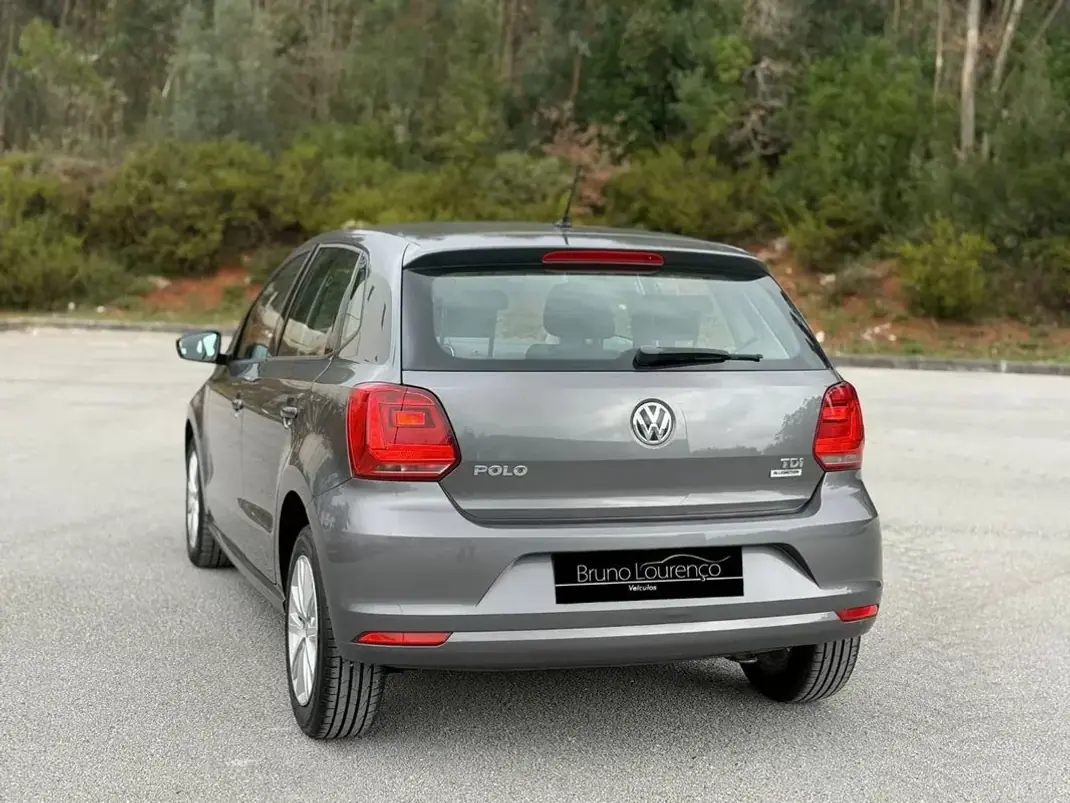 Volkswagen Polo 2017 - 10900 EUR, 152200 km - AUTO.MOTO.pt - 152200km - foto 4 de 28