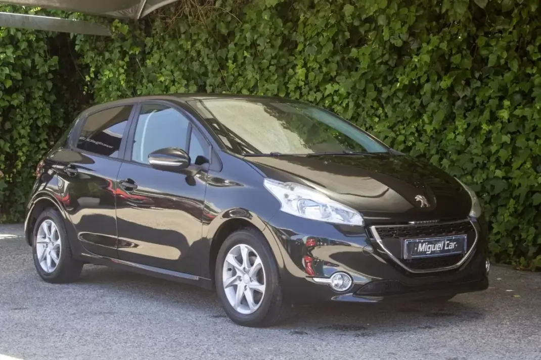 Peugeot 208 2012 - 7900 EUR, 99500 km - AUTO.MOTO.pt - 99500km - foto 1 de 16