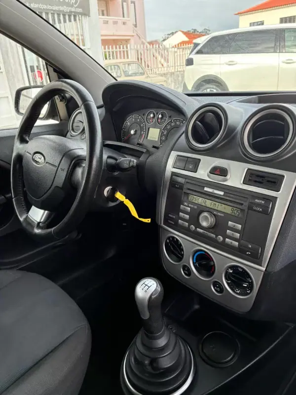 Ford Fiesta 2008 - 3250 EUR, 224000 km - AUTO.MOTO.pt - 224000km - foto 18 de 21