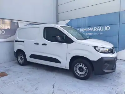 Opel COMBO 2025 - 19750 EUR, 11997 km - AUTO.MOTO.pt - 11997km - foto 5 de 21