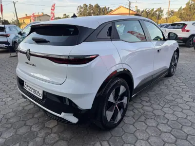 Renault Mégane E-Tech 2022 - 22500 EUR, 96000 km - AUTO.MOTO.pt - 96000km - foto 7 de 44
