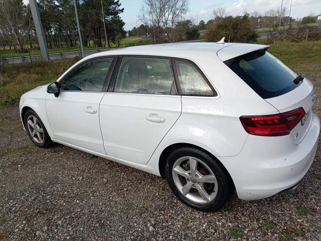 Audi A3 Sportback 2014 - 9900 EUR, 209000 km - AUTO.MOTO.pt - 209000km - foto 3 de 11