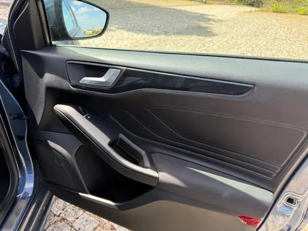 Ford Focus SW 2019 - 13500 EUR, 56000 km - AUTO.MOTO.pt - 56000km - foto 8 de 11