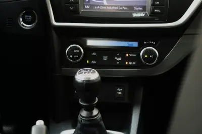 Toyota Auris 2012 - 11500 EUR, 179433 km - AUTO.MOTO.pt - 179433km - foto 24 de 34