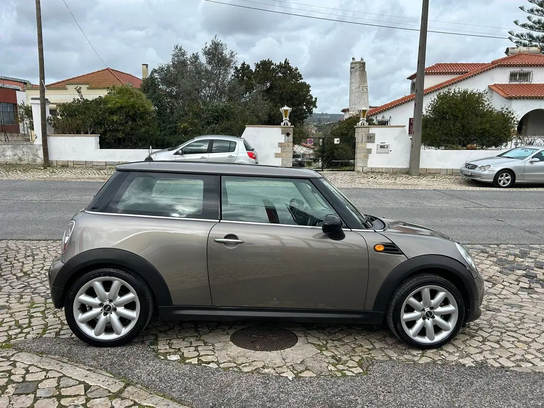 MINI One 2011 - 8700 EUR, 220000 km - AUTO.MOTO.pt - 220000km - foto 13 de 31