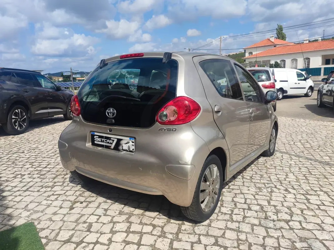 Toyota Aygo 2008 - 5990 EUR, 194000 km - 194000km - foto 7 de 17