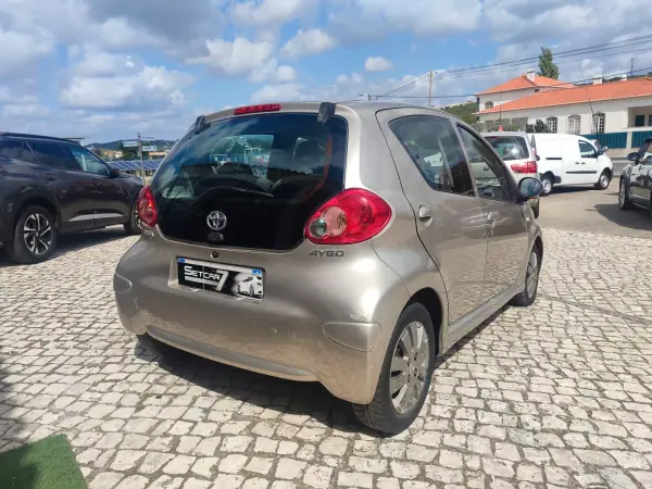 Toyota Aygo 2008 - 5990 EUR, 194000 km - AUTO.MOTO.pt - 194000km - foto 7 de 17