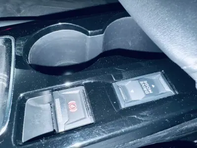 Peugeot 208 2022 - 15990 EUR, 75129 km - AUTO.MOTO.pt - 75129km - foto 34 de 35