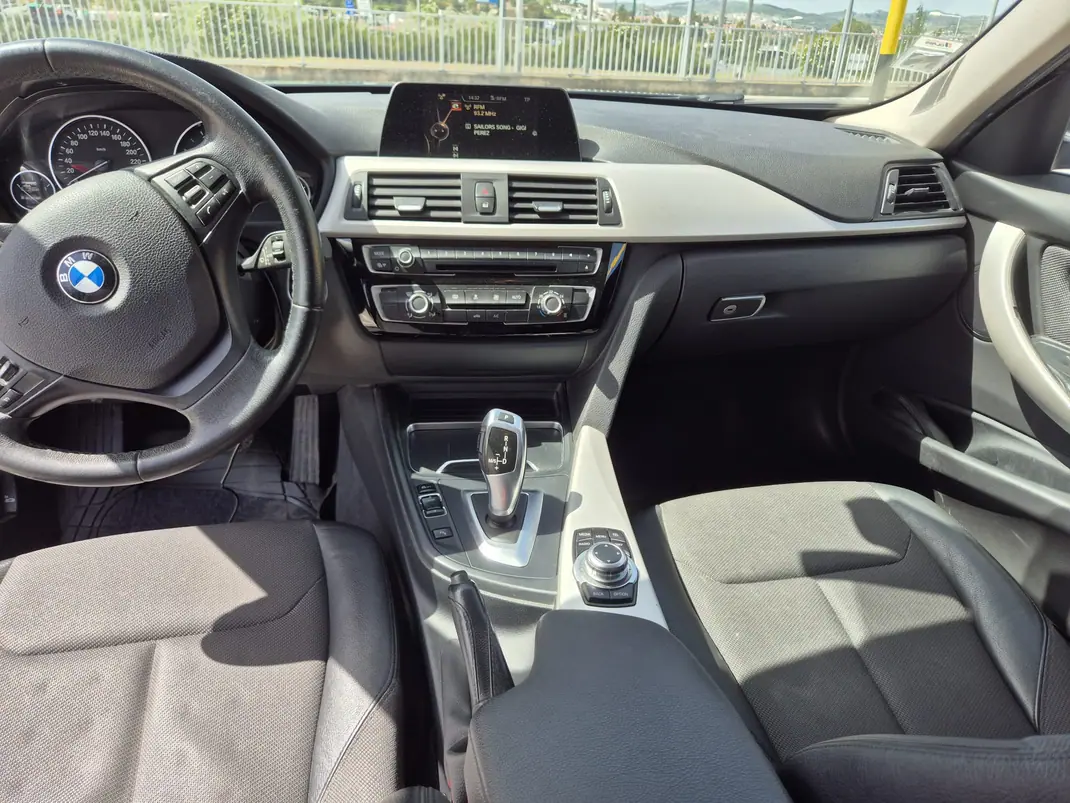 BMW 320 2017 - 12000 EUR, 342700 km - AUTO.MOTO.pt - 342700km - foto 5 de 6