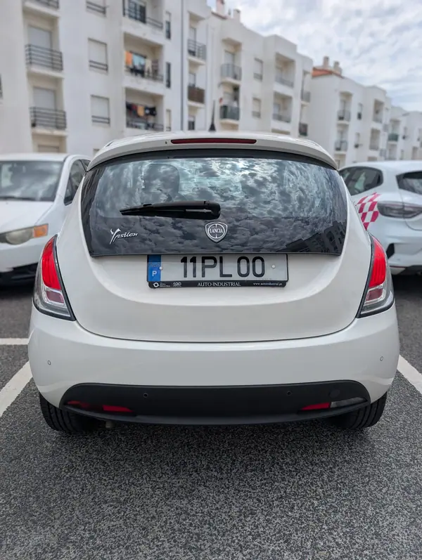 Lancia Ypsilon 2015 - 6400 EUR, 149726 km - 149726km - foto 3 de 15