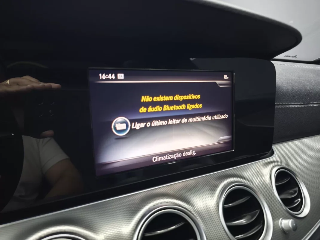 Mercedes-Benz E 220 2018 - 32950 EUR, 118099 km - AUTO.MOTO.pt - 118099km - foto 39 de 48