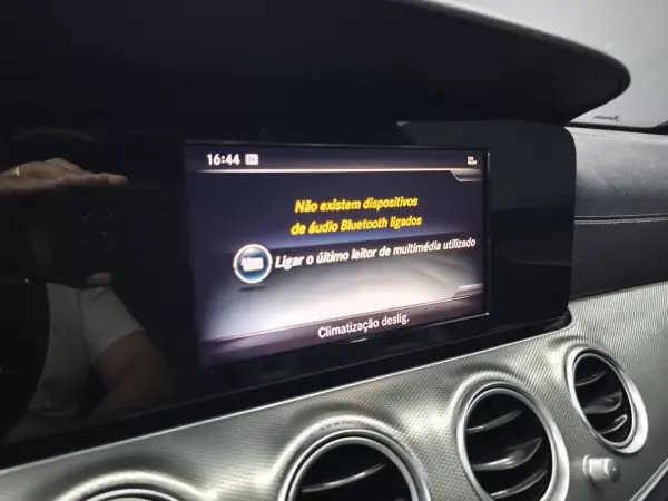 Mercedes-Benz E 220 2018 - 32950 EUR, 118099 km - AUTO.MOTO.pt - 118099km - foto 39 de 48