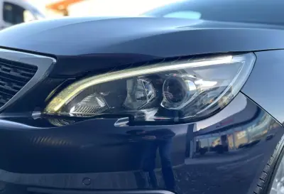 Peugeot 308 2019 - 10900 EUR, 131000 km - AUTO.MOTO.pt - 131000km - foto 8 de 27