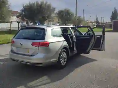Volkswagen Passat Variant 2015 - 13750 EUR, 203000 km - AUTO.MOTO.pt - 203000km - foto 14 de 18