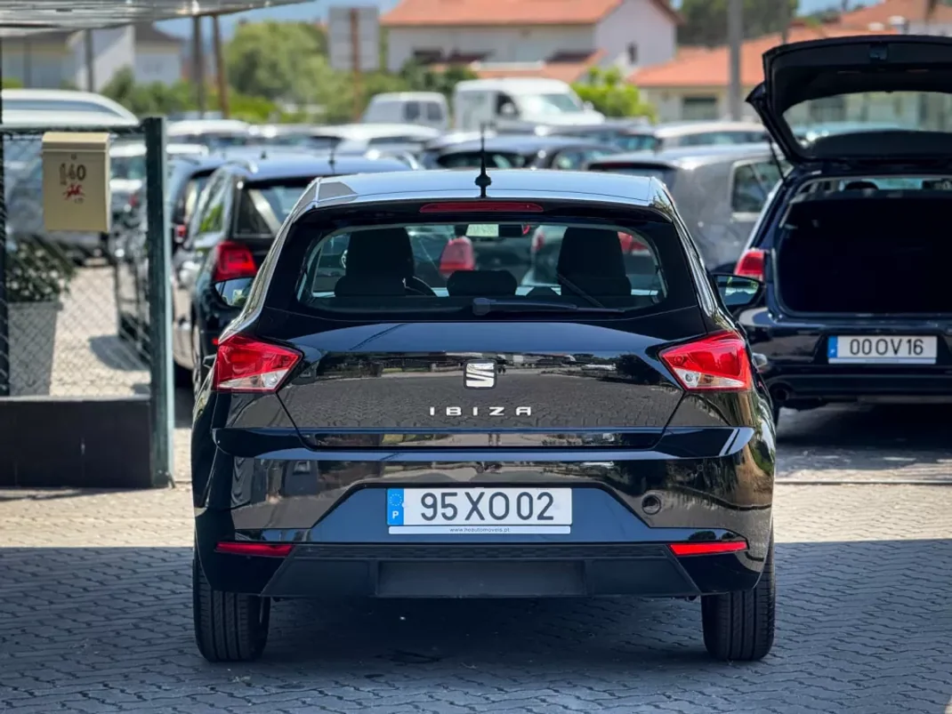 SEAT Ibiza 2019 - 13990 EUR, 132000 km - AUTO.MOTO.pt - 132000km - foto 4 de 12