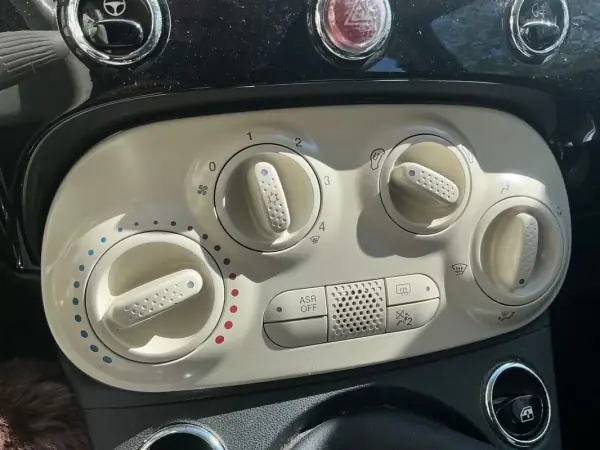 Fiat 500 2018 - 9980 EUR, 79242 km - AUTO.MOTO.pt - 79242km - foto 10 de 12