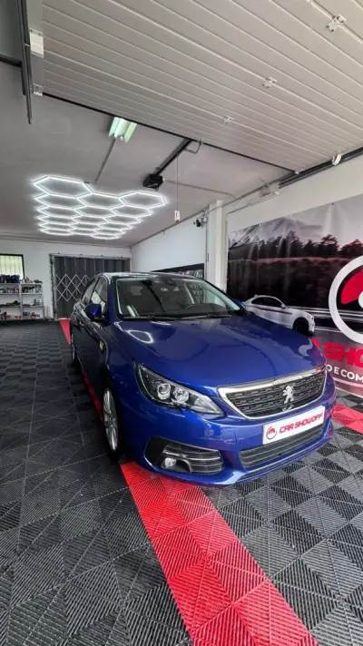 Peugeot 308 2020 - 10900 EUR, 133000 km - AUTO.MOTO.pt - 133000km - foto 2 de 10