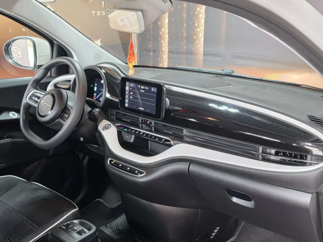 Fiat 500e 2023 - 15990 EUR, 8000 km - AUTO.MOTO.pt - 8000km - foto 16 de 20