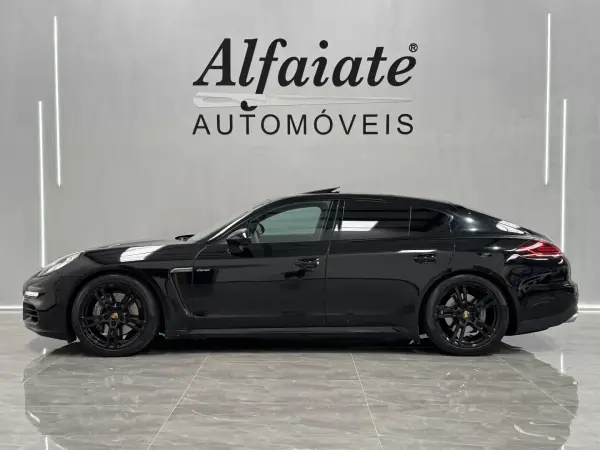 Porsche Panamera 2015 - 33990 EUR, 247000 km - AUTO.MOTO.pt - 247000km - foto 2 de 44
