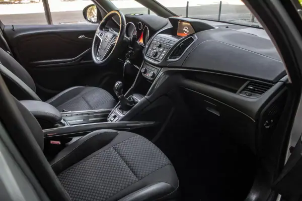 Opel Zafira 2015 - 10750 EUR, 132405 km - AUTO.MOTO.pt - 132405km - foto 22 de 32