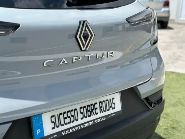 Renault Captur 2024 - 24990 EUR, 32901 km - AUTO.MOTO.pt - 32901km - foto 4 de 19