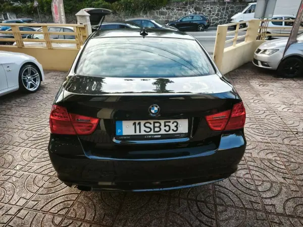 BMW 318 2010 - 8900 EUR, 360000 km - AUTO.MOTO.pt - 360000km - foto 7 de 27