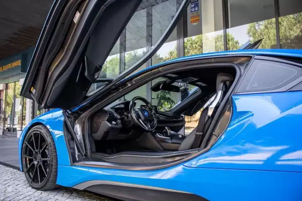 BMW i8 2016 - 61900 EUR, 93668 km - AUTO.MOTO.pt - 93668km - foto 33 de 45