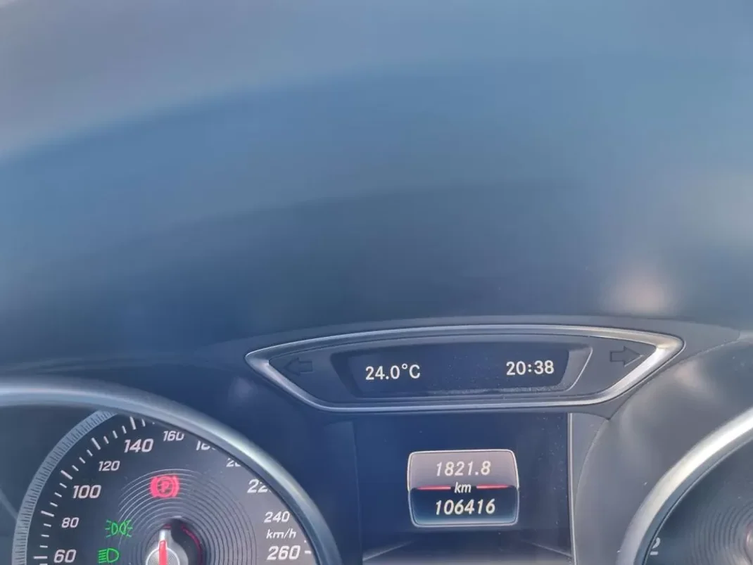 Mercedes-Benz CLA 220 2017 - 26900 EUR, 106416 km - AUTO.MOTO.pt - 106416km - foto 9 de 23