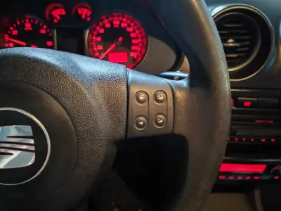 SEAT Ibiza 2007 - 3950 EUR, 300900 km - AUTO.MOTO.pt - 300900km - foto 23 de 30