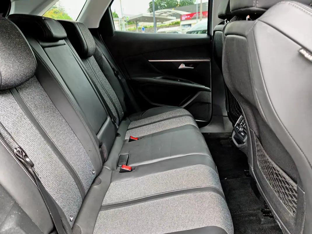 Peugeot 3008 2017 - 17900 EUR, 140000 km - AUTO.MOTO.pt - 140000km - foto 9 de 14
