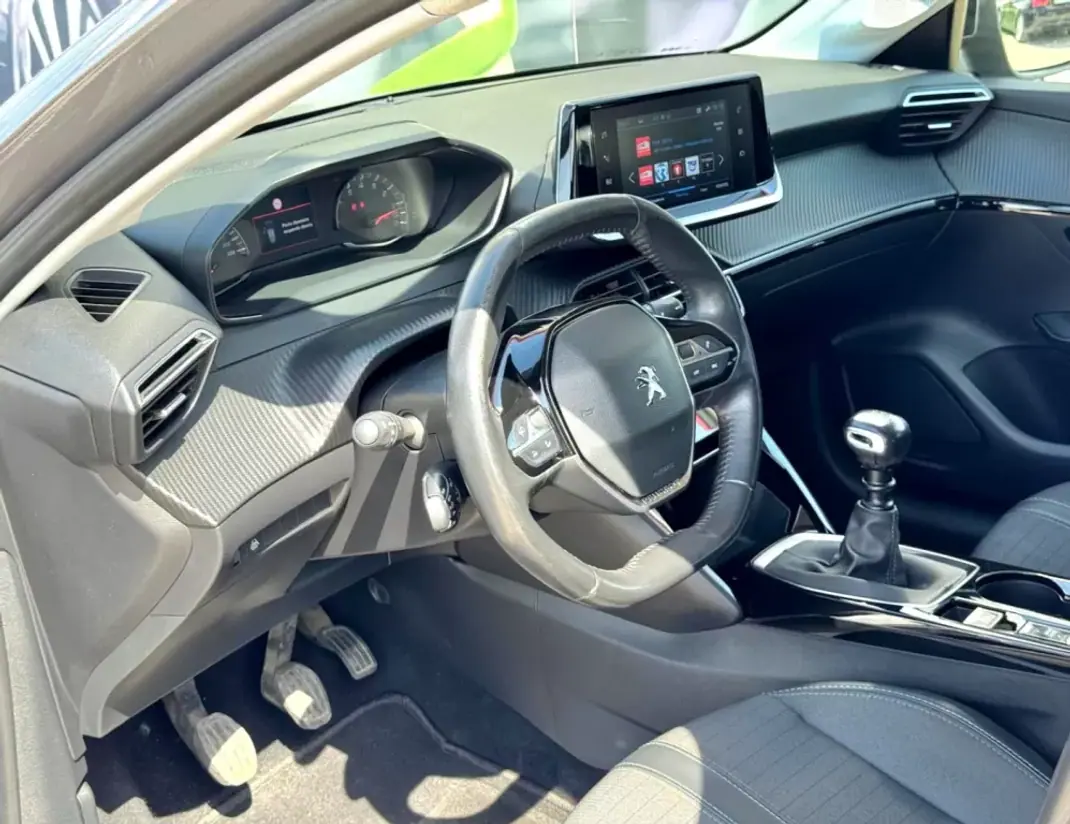 Peugeot 208 2022 - 14890 EUR, 160119 km - AUTO.MOTO.pt - 160119km - foto 9 de 17