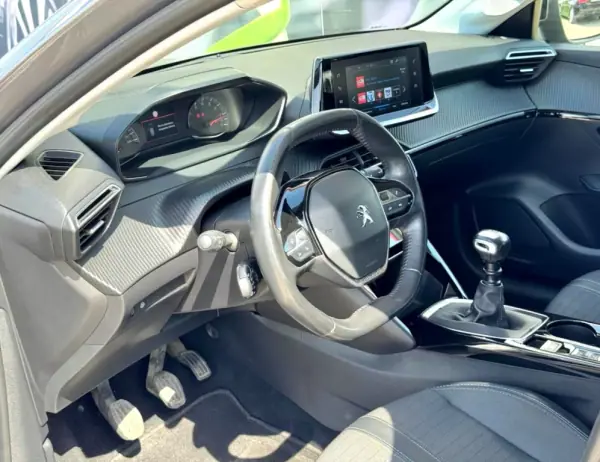 Peugeot 208 2022 - 14890 EUR, 160119 km - AUTO.MOTO.pt - 160119km - foto 9 de 17
