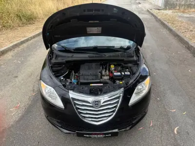 Lancia Ypsilon 2013 - 5990 EUR, 135000 km - AUTO.MOTO.pt - 135000km - foto 25 de 26