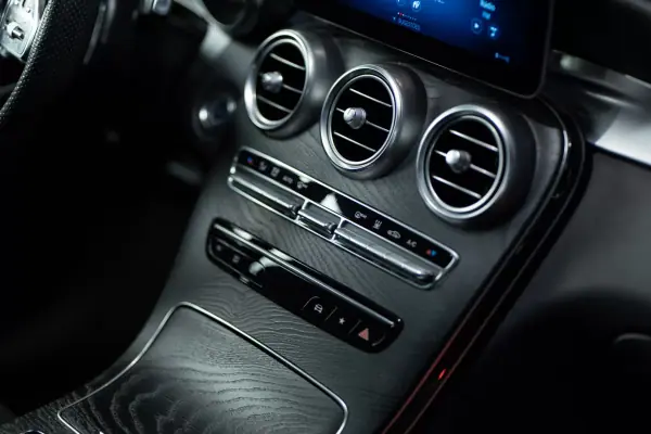 Mercedes-Benz GLC 300 2020 - 44000 EUR, 147000 km - AUTO.MOTO.pt - 147000km - foto 11 de 18