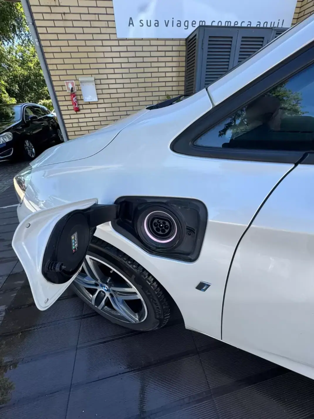 BMW 225xe Active Tourer 2018 - 15900 EUR, 127000 km - AUTO.MOTO.pt - 127000km - foto 7 de 12